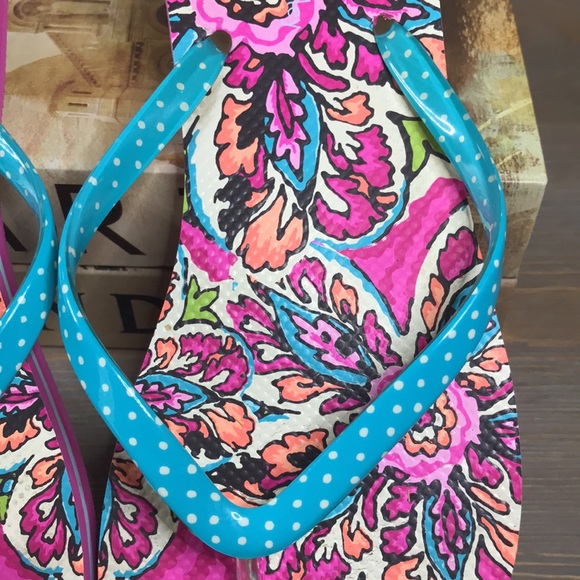 💗 Vera Bradley 💗…Women’s 9-10…Sunburst Floral and Polka Dot Flip Flops!Sandals - Picture 4 of 10